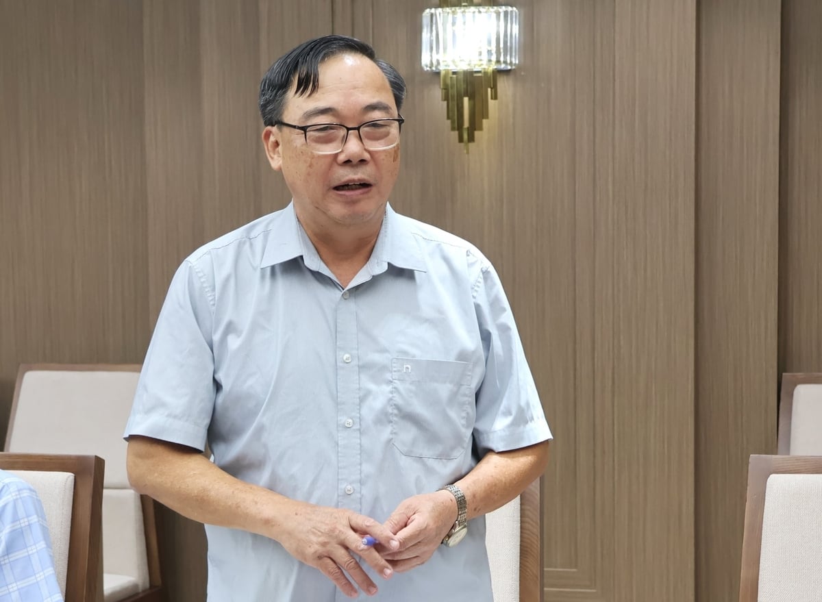 Ông Phạm Văn Duy - Phó Cục trưởng Cục Chất lượng, Chế biến và Phát triển thị trường - trao đổi xung quanh các đề xuất của hiệp hội. Ảnh: Trung Nguyên.