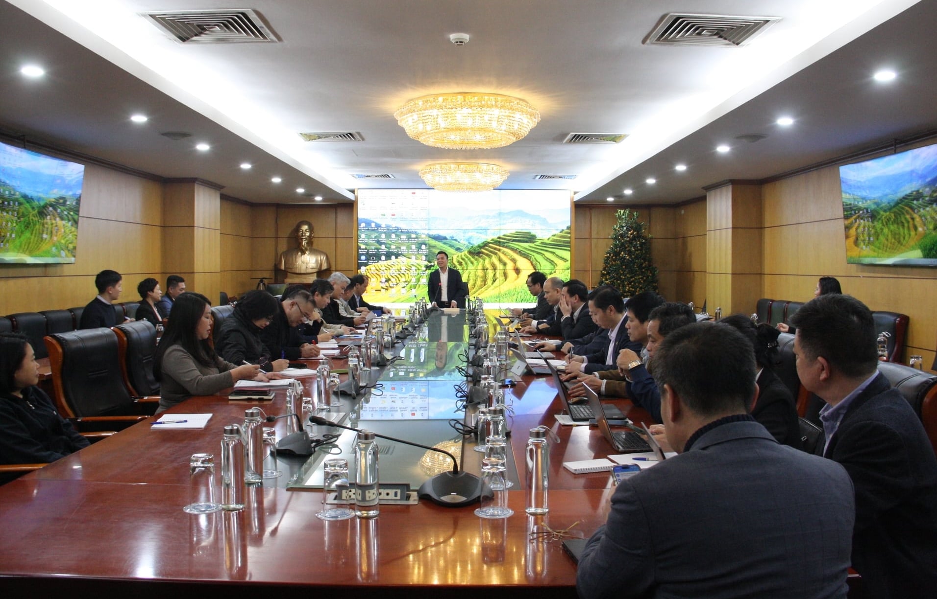 Thứ trưởng Đặng Ngọc Điệp ghi nhận kết quả mà Cục Địa chất và Khoáng sản Việt Nam đã đạt được trong năm 2025 và tháng đầu năm 2026. Ảnh: Mai Đan.