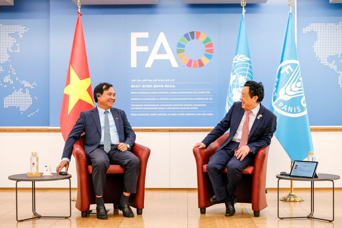 Thứ trưởng Bộ Nông nghiệp và Môi trường Võ Văn Hưng tiếp xã giao Tổng Giám đốc FAO Khuất Đông Ngọc. Ảnh: FAO.